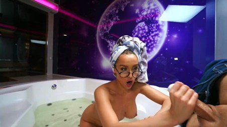 Супруг не может дождаться ебли с женой, а она сосет у любовника соседа