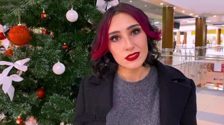 Подцепил в торговом центре девку и трахнул в раздевалке