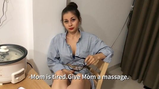 Мамочка устала, ей нужен качественный массаж пизды