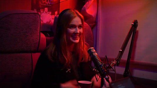 Порно актриса рассказывает о жизни в интервью для подкаста