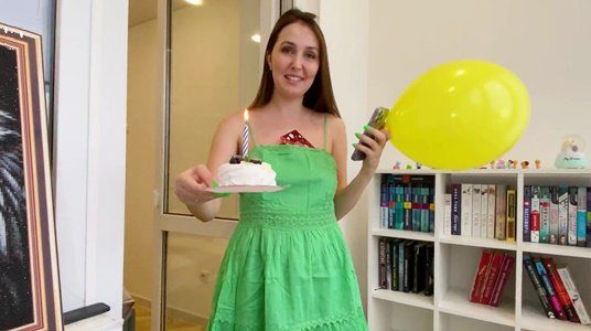 Мачеха устроила сюрприз и преподнесла неожиданный подарок