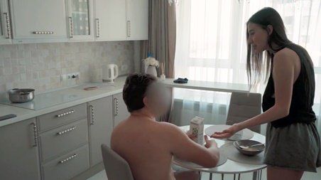 Москвичка обожает грубый секс на крепкой шишке русского отца