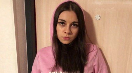 Скромная молодая дочка расплачивается своей киской за долги отца