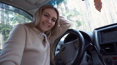 Развратная мамочка завезла сыночка в лес и трахнулась с ним в машине